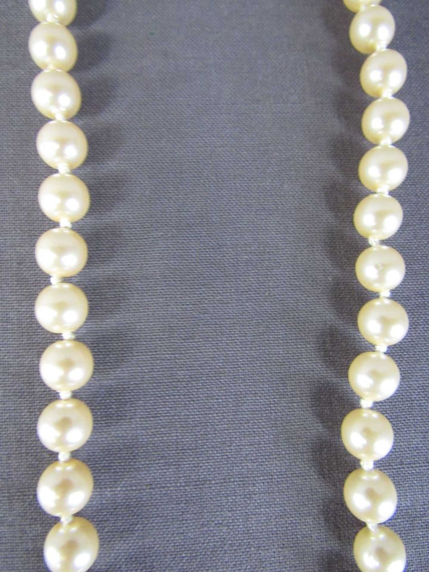 Zwei Perlenketten - Image 3 of 6