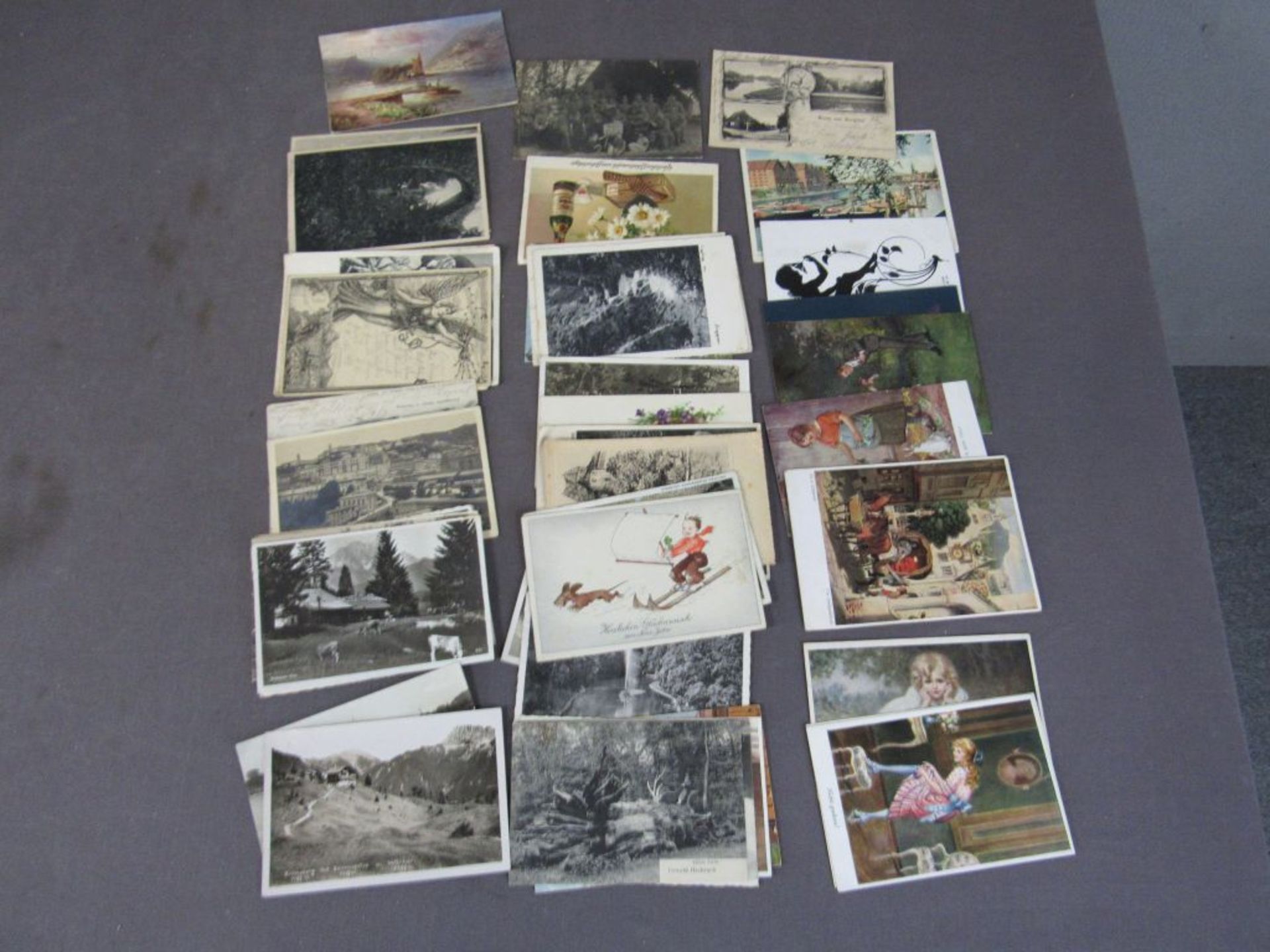 45 Postkarten vor Krieg überwiegend