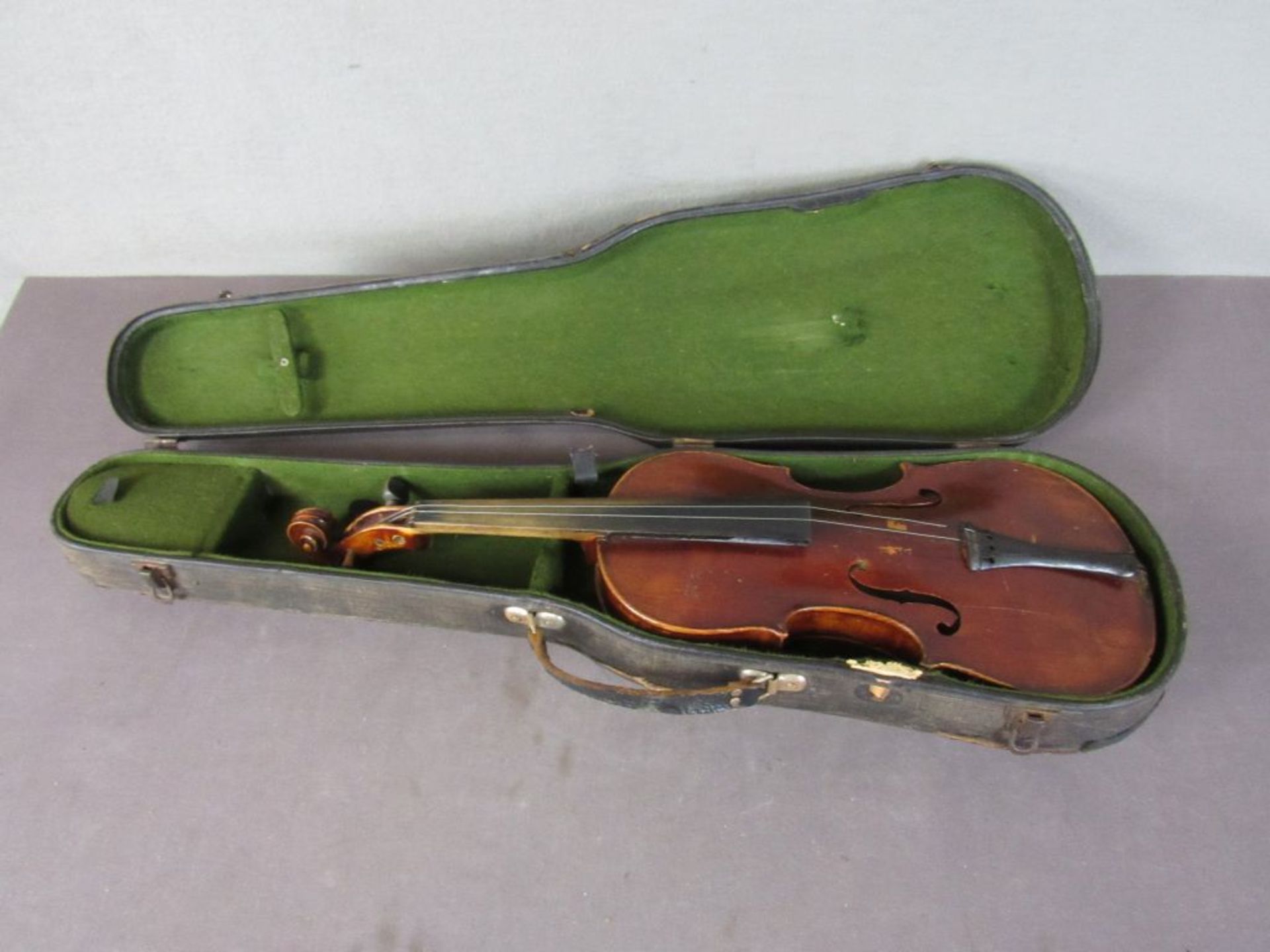 Antike Geige im