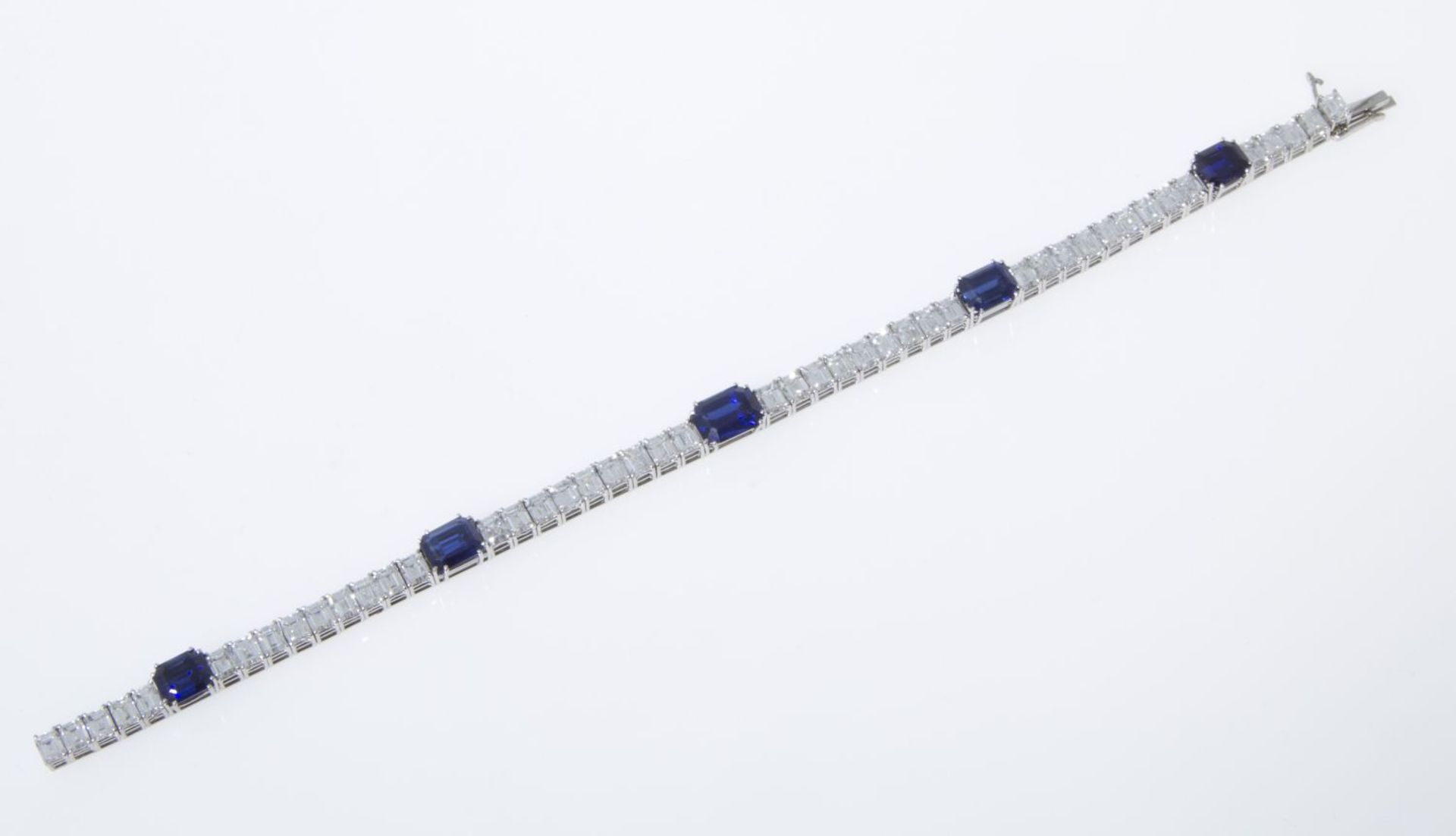 Hochfeines Diamant-Saphir-Riviere-Armband von Juwelier Schilling, StuttgartPlatin. Ausgefasst - Bild 5 aus 6