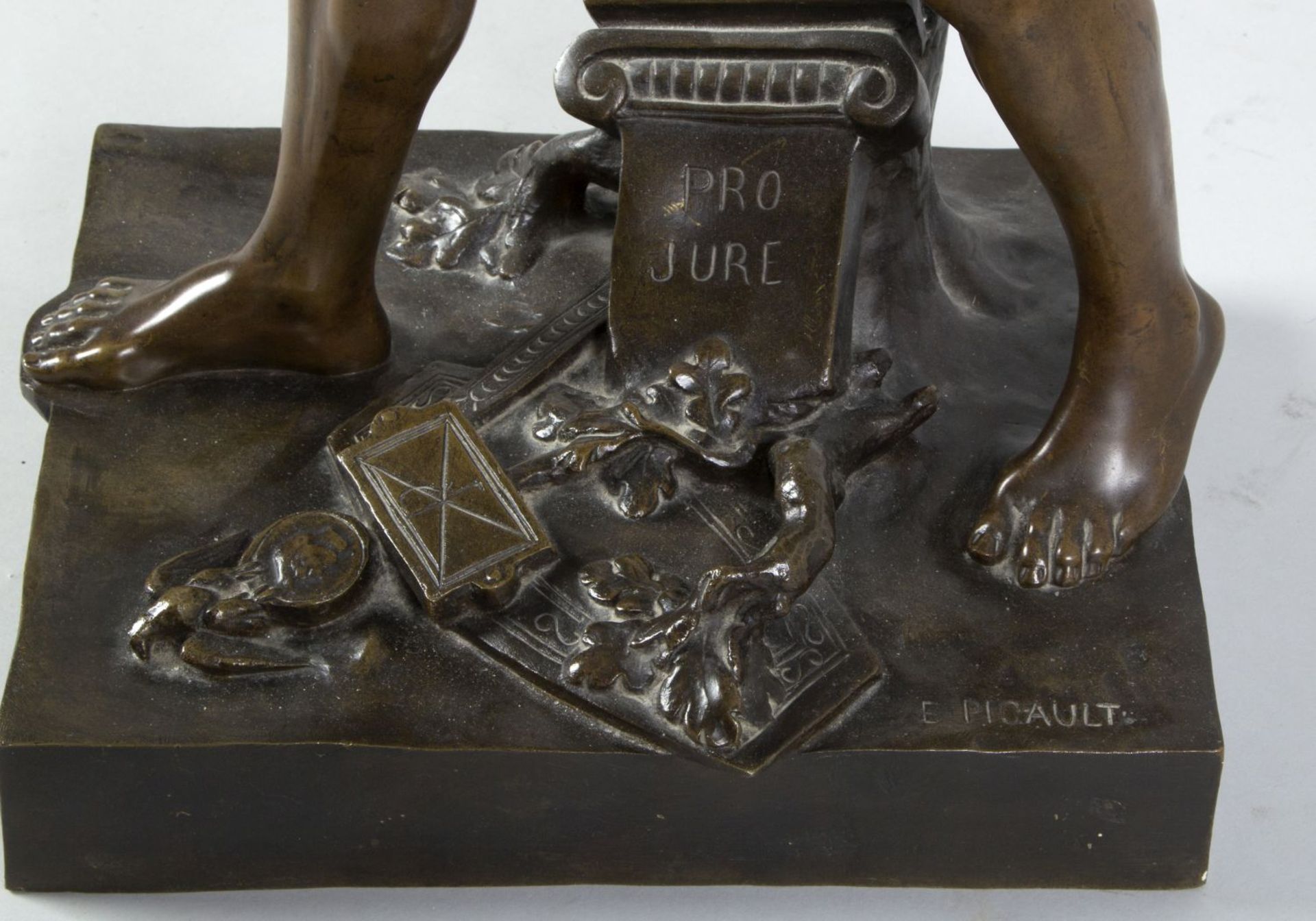Picault, Emile Louis. 1833 - Paris - 1915Gallischer Krieger. Bronze, braun patiniert. Sign. u - Bild 3 aus 3