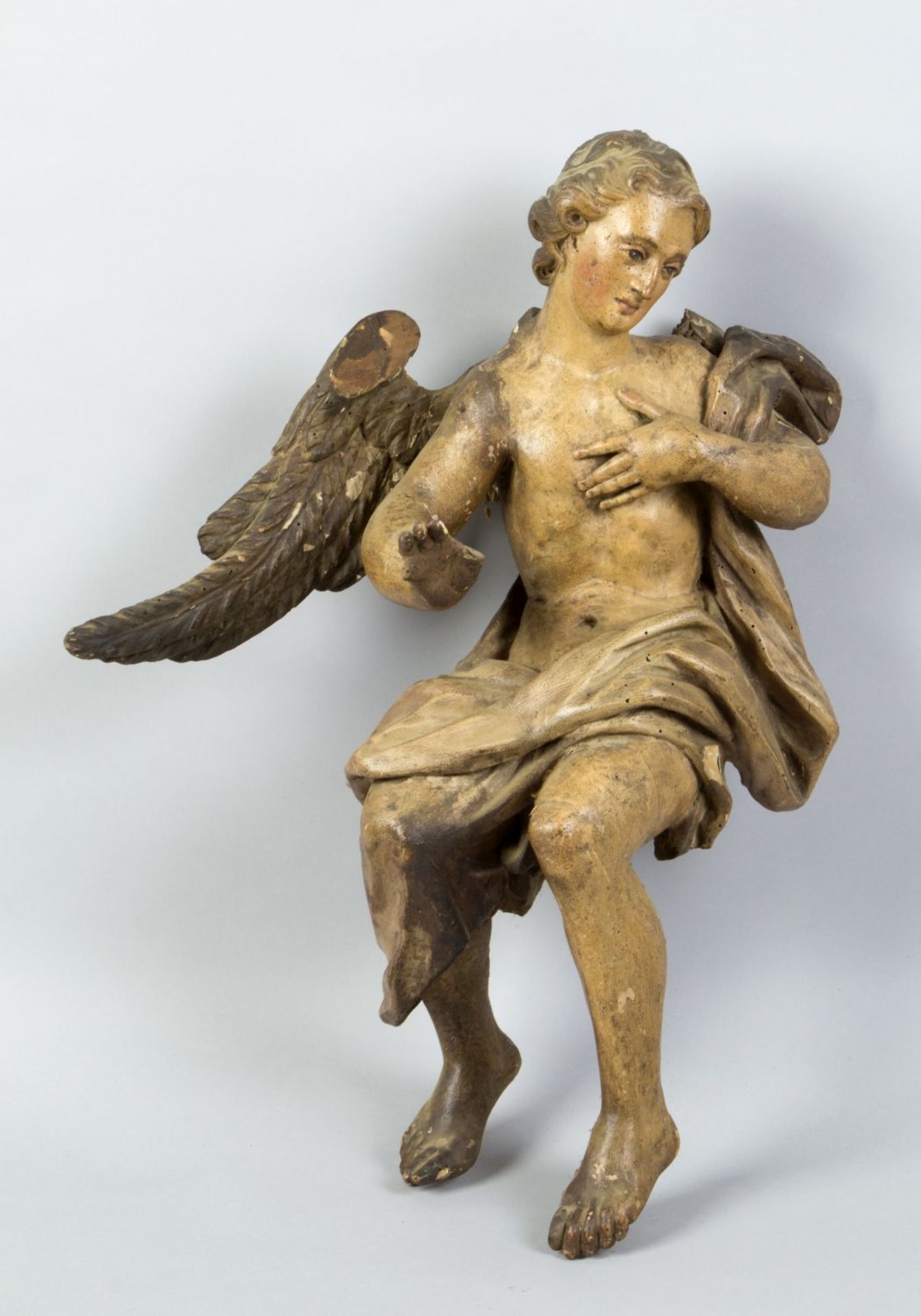 Ein Paar geflügelte EngelHolz, geschnitzt. Farbfassung. In schwebender Haltung. 18. Jh. L. b - Bild 3 aus 3