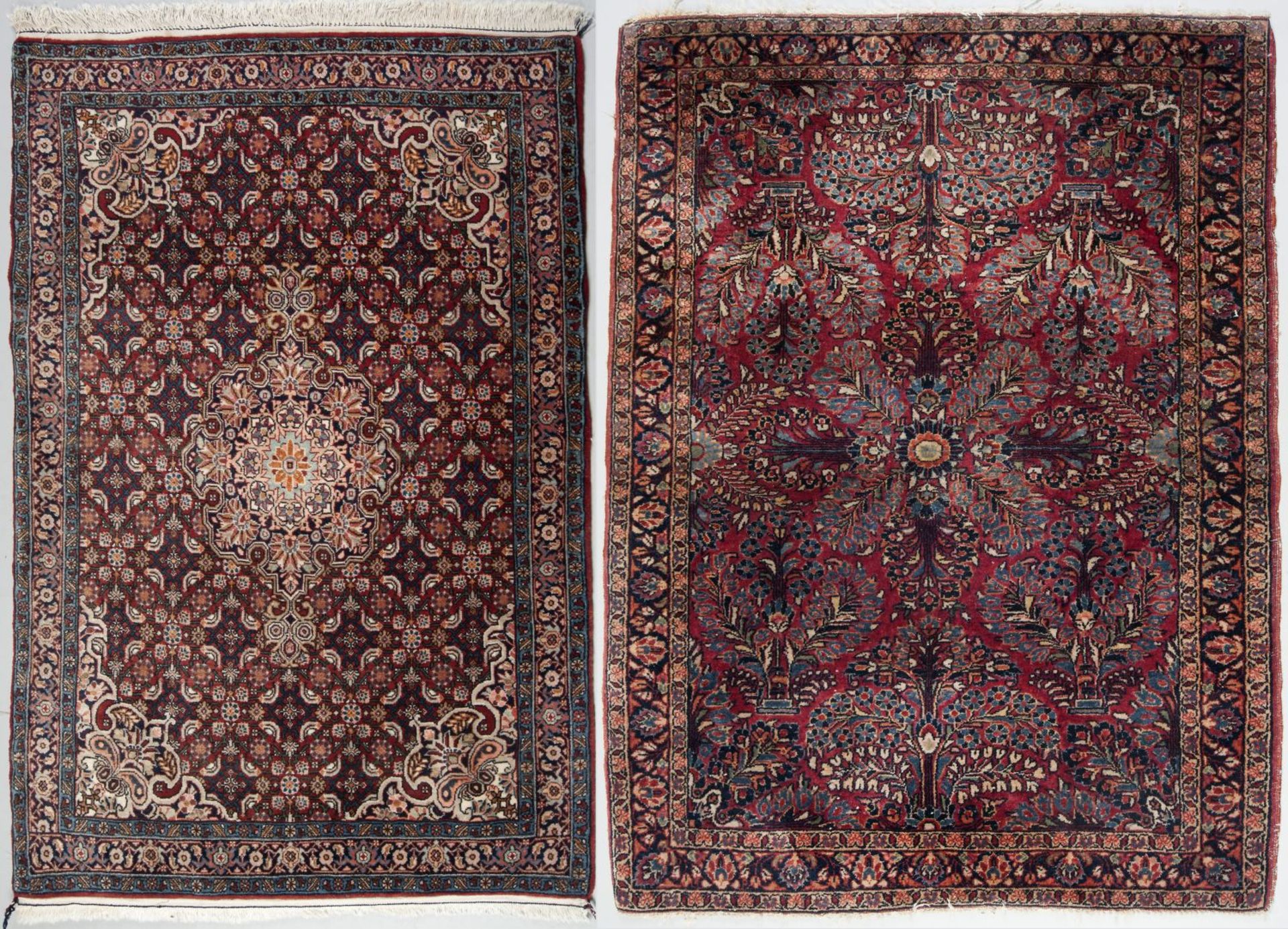 Zwei BrückenRotgrundig. Floral gemustert. Persien. 155 x 103 bzw. 148 x 102 cm.