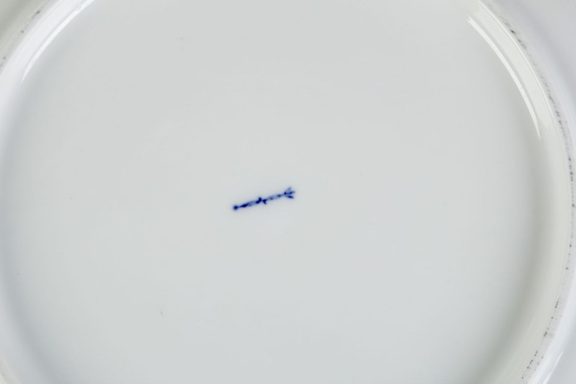 32 SpeisetellerForm Neuosier. Unterglasurblaue Zeptermarke. KPM, Berlin. D. 26 cm. 5 Teile be - Bild 2 aus 2