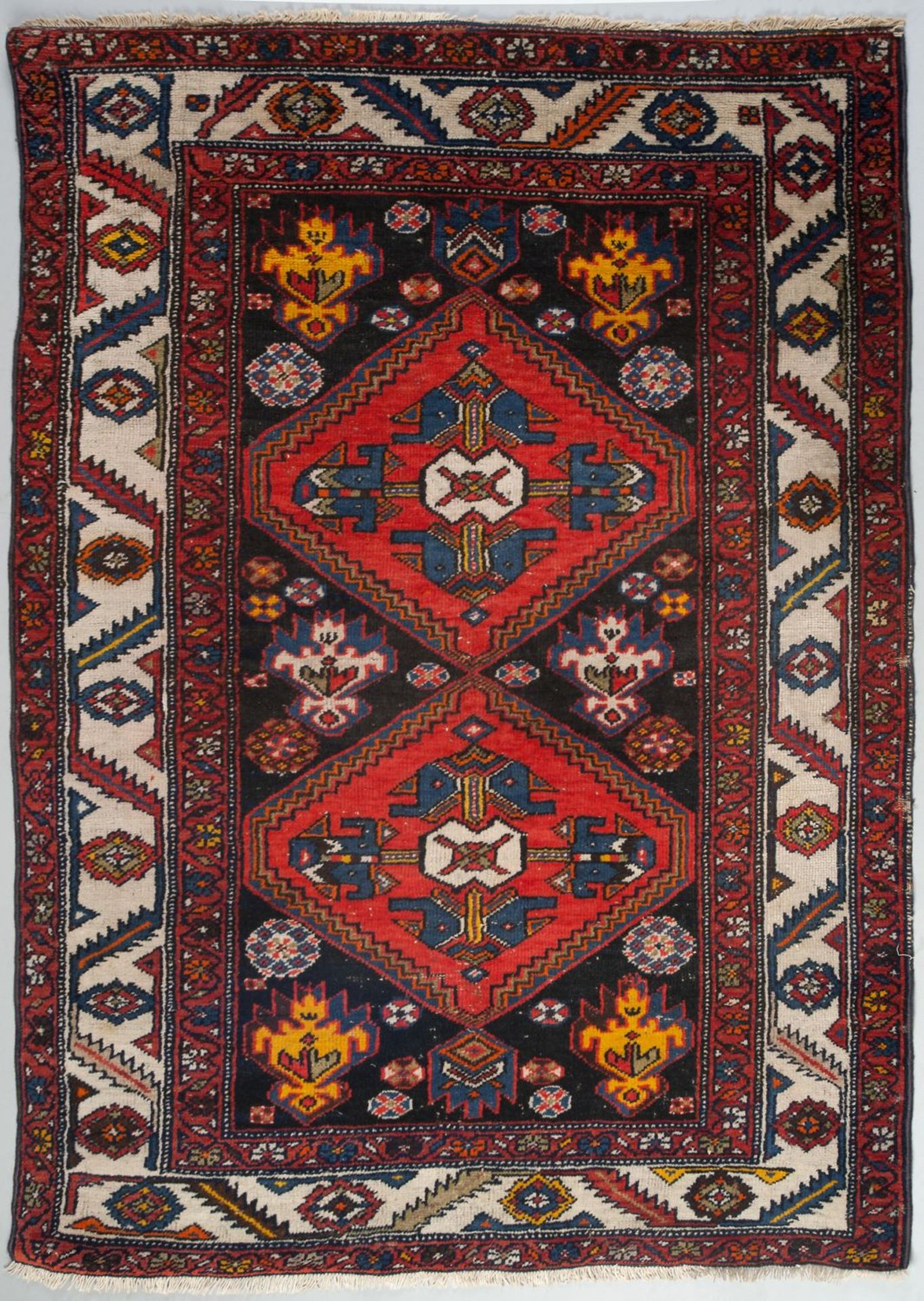 Schirwan oder NahavandDunkelblaugrundig. Mittig 2 Rauten. 179 x 115 cm. Rep.