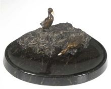 Schale mit Enten, schwarzer Marmor, ovale Form, auf naturalistisch ausgearbeitem Grund 2Bronz