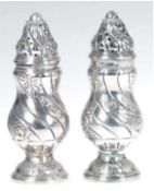 Salz- und Pfefferstreuer, Schweden, 830er Silber, punziert, ca. 80 g, geschweift geripptmit F