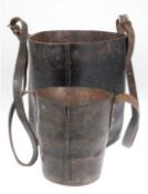 Futterkorb und Maulkorb für Pferde, um 1900, Leder, H. 17 cm, Dm. 16 cm und H. 29 cm, Dm.ca.