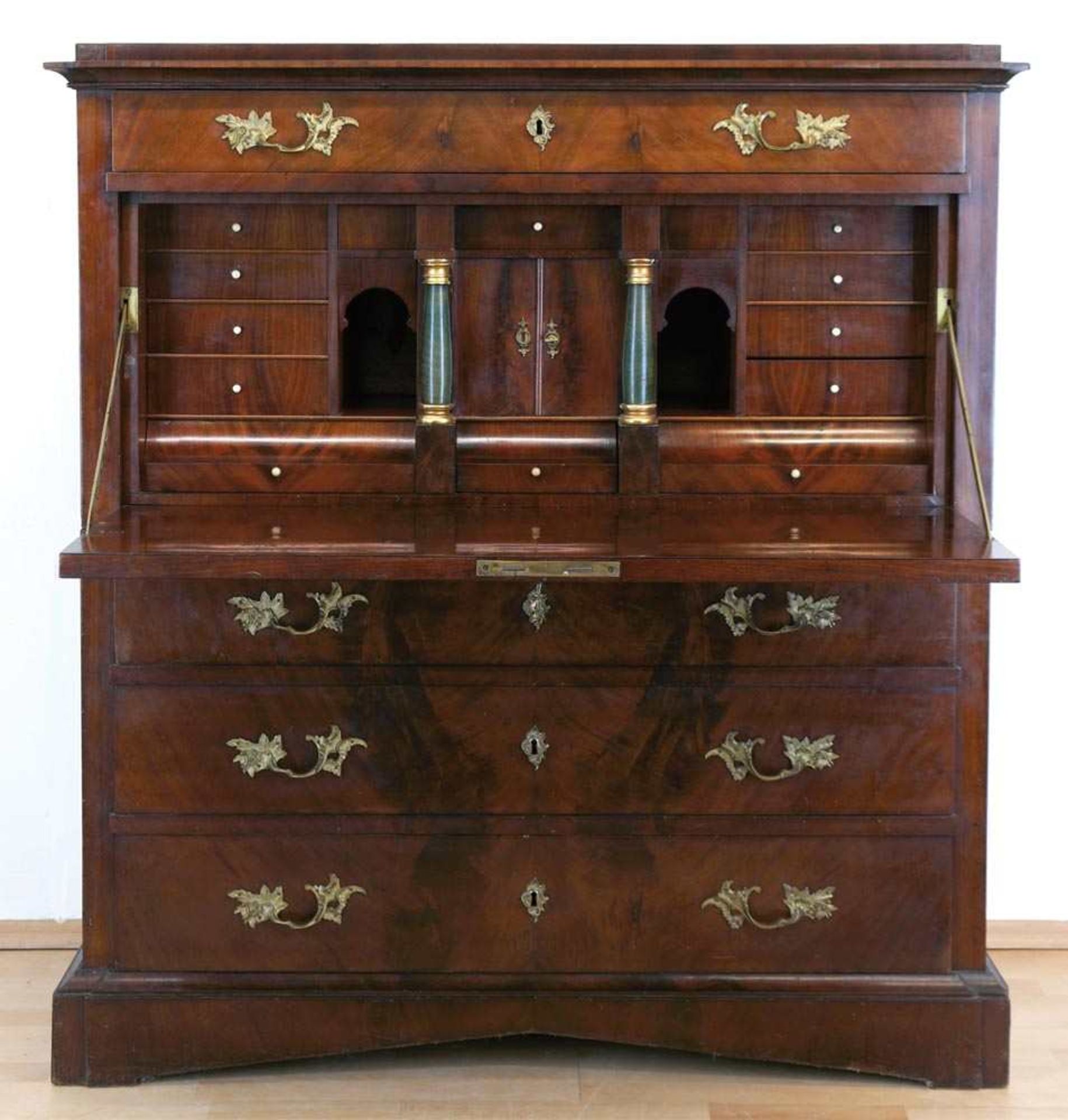 Biedermeier-Sekretär, Mahagoni furniert, 4-schübiger Korpus, hinter gerader Schreibklappe14