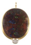 Großer Opal-Anhänger, 750er GG-Fassung, besetzt mit ovalem Boulder-Opal von ca. 140 ct,rüc