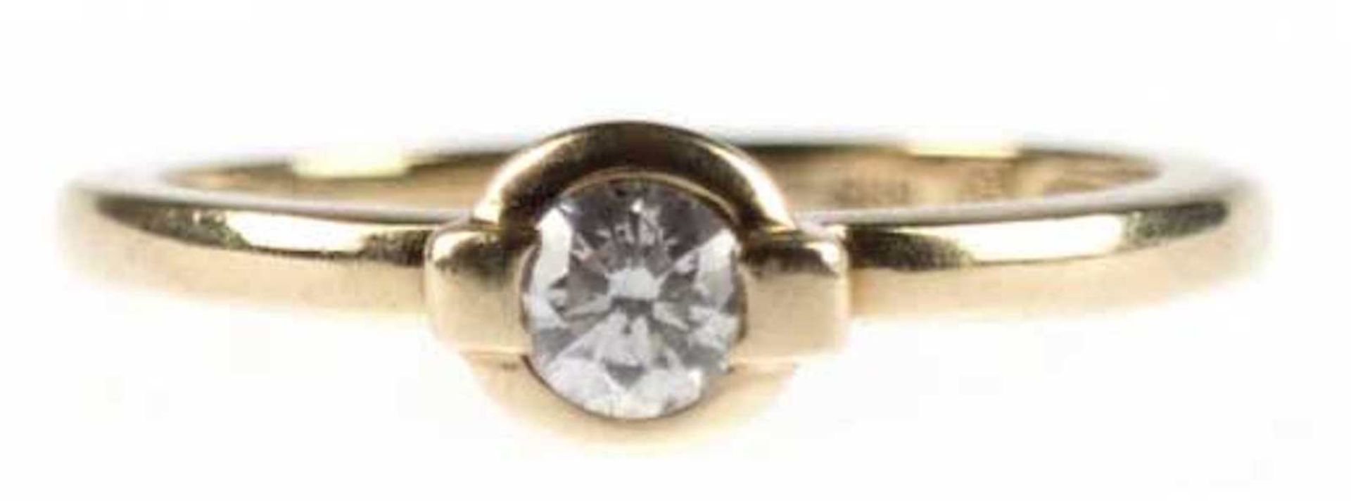 Brillant-Ring, 585er GG, besetzt mit Solitär von 0,2 ct, si, in Zargenfassung, RG 53,5