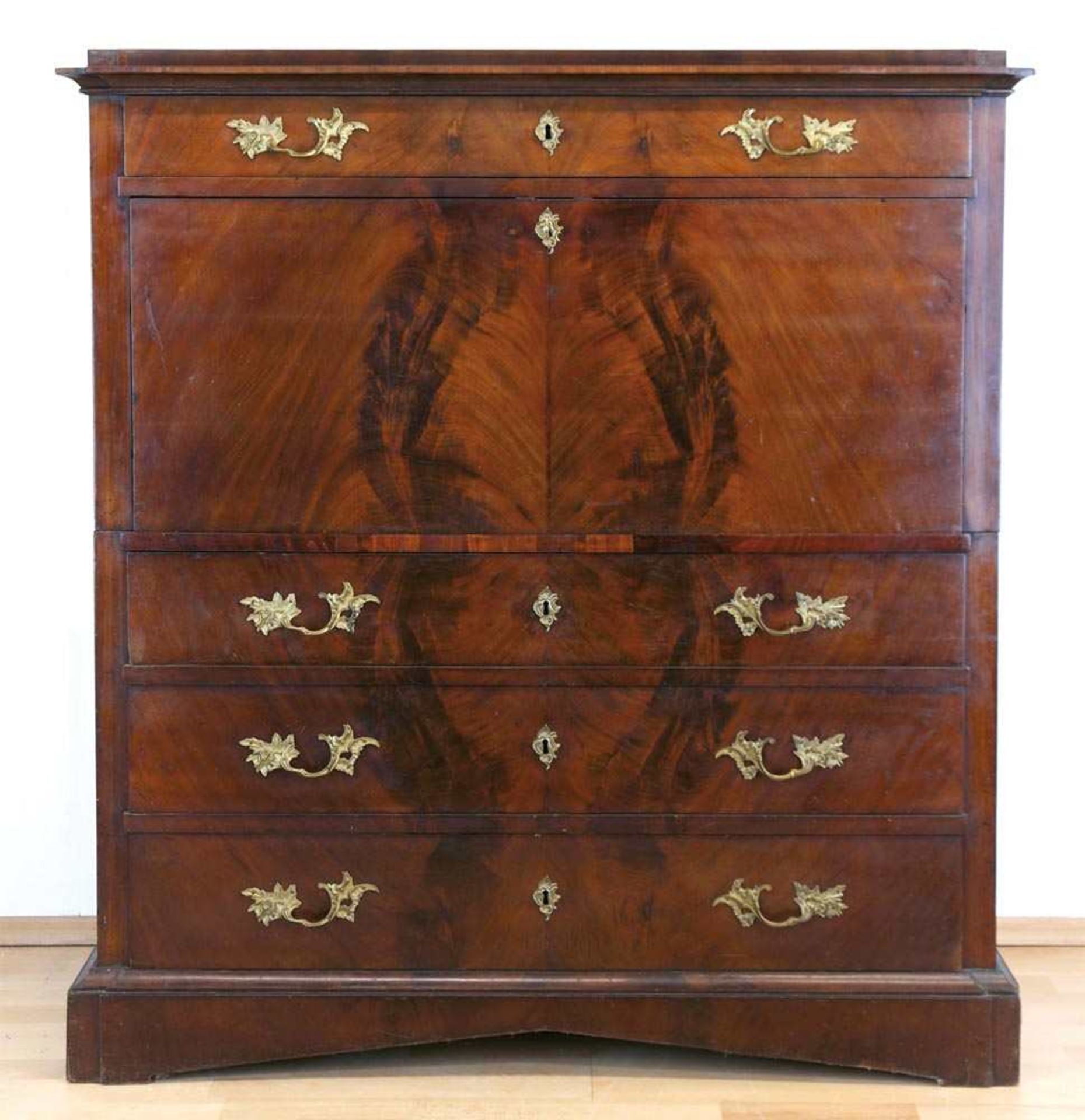 Biedermeier-Sekretär, Mahagoni furniert, 4-schübiger Korpus, hinter gerader Schreibklappe14 - Bild 2 aus 2