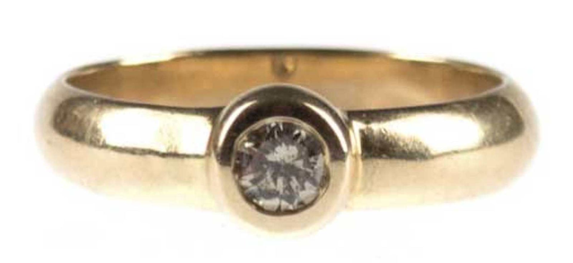 Brillant-Ring, 585er GG, besetzt mit Solitär, Cape yellow, 0,35 ct, in Zargenfassung, RG60