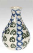 Vase, Bunzlauer Keramik, um 1912, gün/blauer Schwämmeldekor, Rand mit winzigenAbplatzungen,