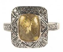 Ring, 750er GG, Gew. 4,9 g, seltener gelber Turmalin 3,4 ct., Brillanten in Silber-Fassung0,4