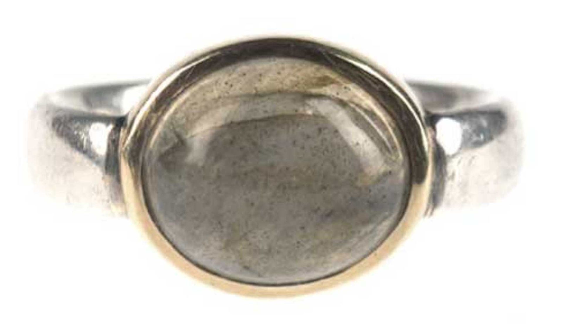 Ring, 925er Silber und 750er GG, besetzt mit ovalem Mondsteincabochon, RG 66