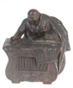 "Lenin am Schreibtisch sitzend", Holz geschnitzt, um 1920/30, H. 12,5 cm