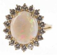 Opal-Brillant-Ring, 750er GG, geteilte Ringschiene, korbförmiger Ringkopf besetzt mitovalem,