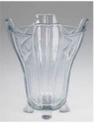 Art-Deco-Glasvase, hellblau schimmerndes Klarglas, H. 15 cm