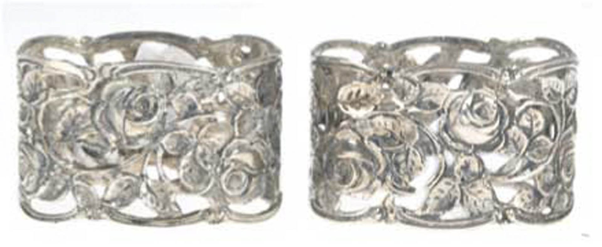 2 Serviettenringe, 800er Silber, punziert, ca. 62 g, ovale Form mit durchbrochenem Rosenmuste