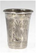 Schnapsbecher, Rußland um 1900, 84 Zol. Silber, punziert, ca. 13 g, floral ziseliert, Gebrau