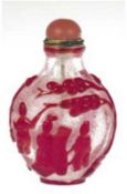 Riechflakon, China um 1900, farbloses Glas mit rot überfangenen floralen und figürlichen Mo