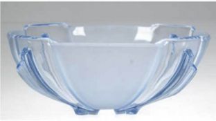 Art-Deco-Glasschale, blaues Matt- und Klarglas, mit plastisch gefächerter Wandung, H. 9 cm,