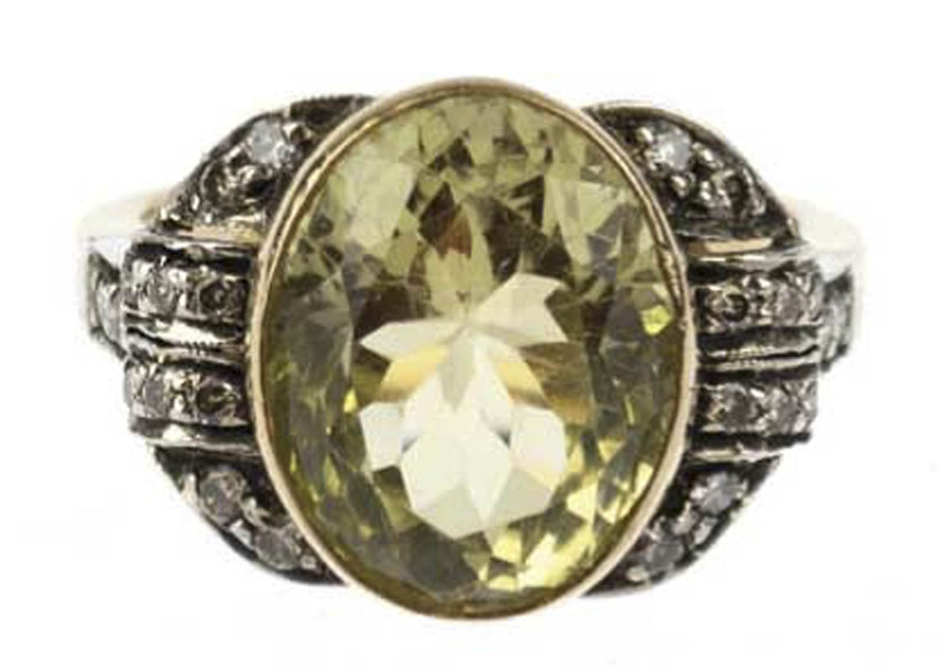 Ring, 750er GG, Gew. 7,0 g, gelber Topas 7,62 ct., Brillanten 0,36 ct., RG, 55, Innendurchmes