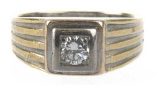 Brillant-Ring, 750er GG, ausgefasst mit Brillant-Solitär von ca. 0,35 ct., Ges.-Gew. 13,06 g