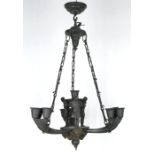 Deckenlampe, um 1900, Bronze, an 3 Ketten hängender Korpus mit 3 mittigen Figuren, 3 Leuchte