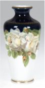 Jugendstil-Vase, Rosenthal, kobaltblaue Schulter mit polychromem, z.T. staffiertem Rosendekor