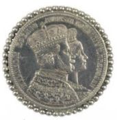 Brosche, aus Krönungstaler, Preussen 1861, Silber, umlaufend Perlfries, angelötete Broschie