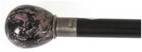Gehstock, Ural, Holz mit 925er Silbermanschette und Rhodonit-Knauf, L. 96,5 cm