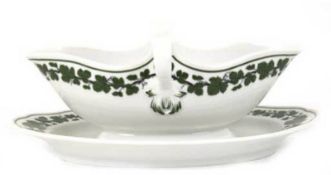 Meissen-Sauciere, Weinlaub, Neuer Ausschnitt, oval, beidseitig Handhaben, 1. Wahl, L. 25 cm