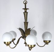 Deckenlampe, 5-flg., Messing, Palmettenschaft mit Blattkranz, 5 Leuchterarme mit kugelförmig