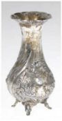 Vase, 800er Silber, punziert, ca. 131 g, geschweift gerippt, reliefierte Kartuschen mit Rosen