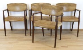 4 Designer-Stühle, Dänemark um 1960, Teakholz, gepolsterter Sitz und Rückenlehne mit gelbe