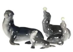 4 Miniaturfiguren "Seehunde", Metzler & Ortloff, Porzellan polychrom bemalt, unterseitig gema