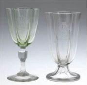2 Gläser, Lobmeyr, Wien um 1900/1920, vierpassig geschweifte Kuppa mit Monogrammschliff, 1x