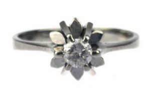 Brillant-Ring, 585er WG, besetzt mit Solitär von 0,25 ct. (punziert), Ges.-Gew. 3,1 g, RG 51