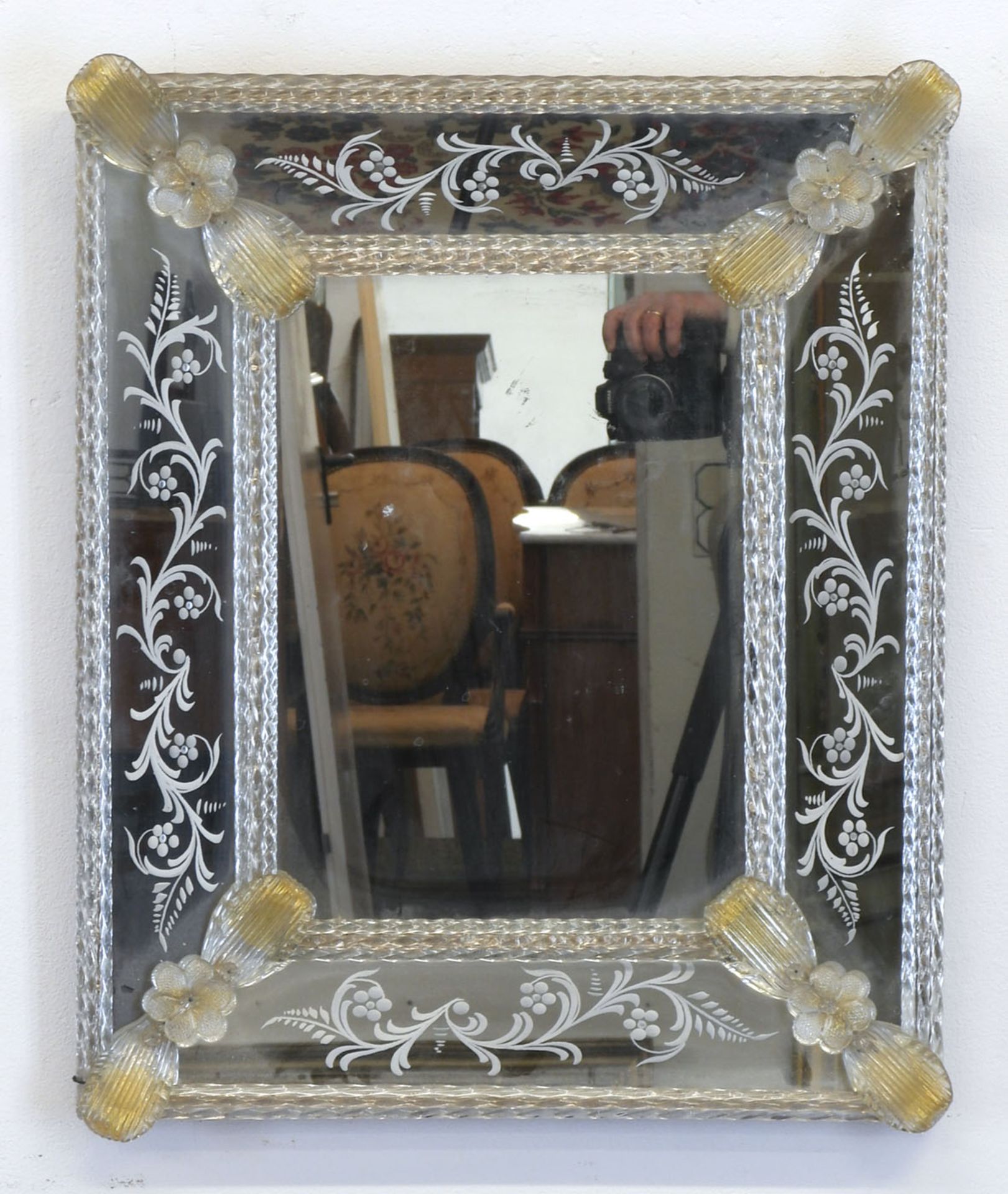Venetianischer Spiegel, hochrechteckiger Rahmen mit geschliffenen Spiegelverzierungen und ged