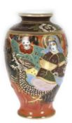 Vase, Japan, oranger Fond, poychromer Satsuma-Dekor, asiatisches Paar und Drachen, partiell v