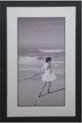 "Unbeschwert am Meer", Foto-Leinwanddruck, schwarz/weiß, Gesamtmaß 119x78 cm, Rahmen