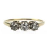 Brillant-Ring, um 1920, 585er GG, besetzt mit 3 Altschliffdiamanten von je 0,1 ct, si, in WG-