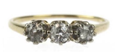 Brillant-Ring, um 1920, 585er GG, besetzt mit 3 Altschliffdiamanten von je 0,1 ct, si, in WG-
