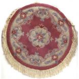 Teppich, rund, hellgrundig mit roter Musterung, Dm. 90 cm