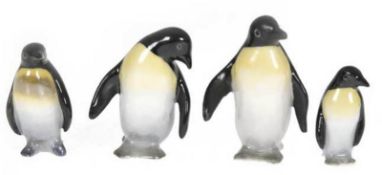 4 Miniaturfiguren "Pinguine", Metzler & Ortloff, Porzellan, polychrom bemalt, unterseitig gem