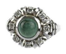 Smaragd-Brillant-Ring, 585er WG, ausgefasst mit 1 rundem Smaragd-Cabochon von 2,05 ct. und 8