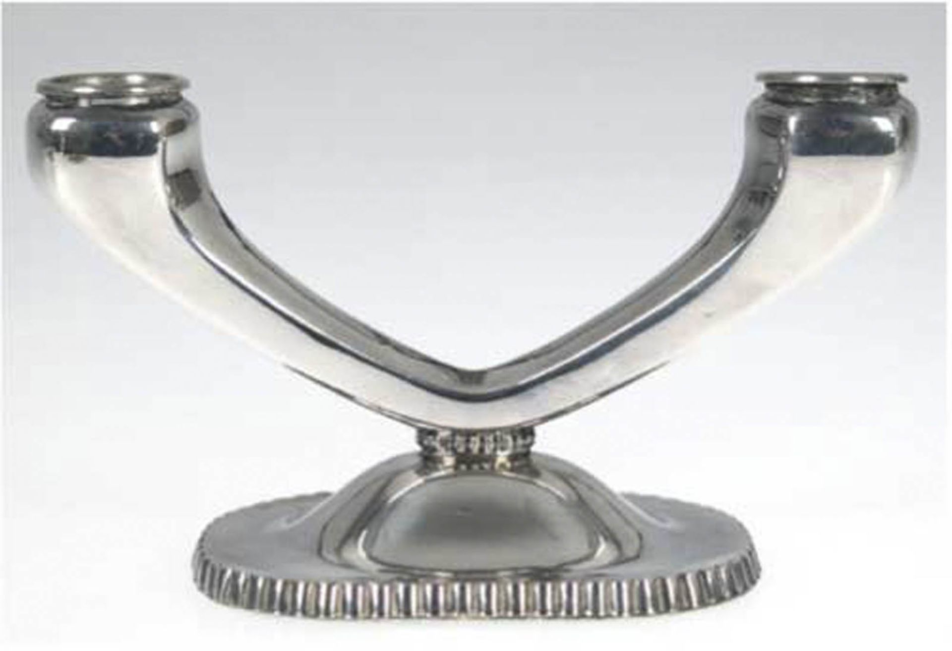 Kerzenleuchter, 2-armig, 925er Silber, punziert, gefüllter Stand, H. 8,5 cm, L. 15 cm