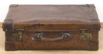 Alter Leder-Koffer, um 1900/1920, braunes Leder, mit Innenfach, alter Reiseaufkleber, Gebrauc